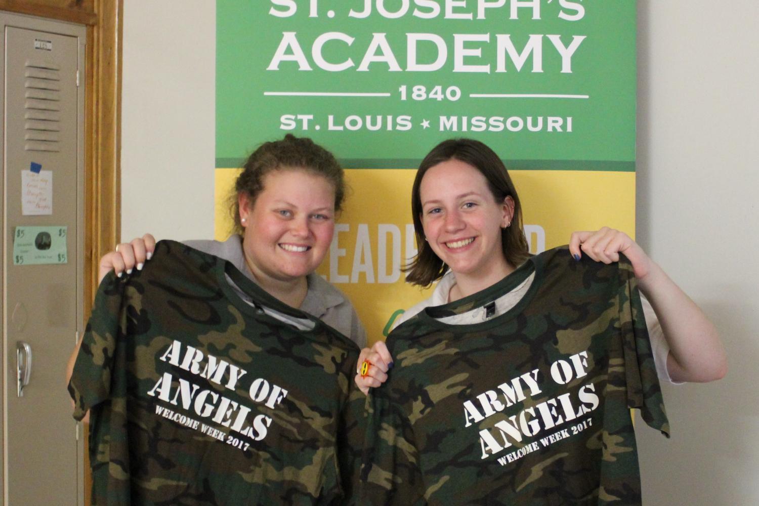 Seniors Erin Combs and Grace Cheney show off their adorable welcome week tee-shirts.
