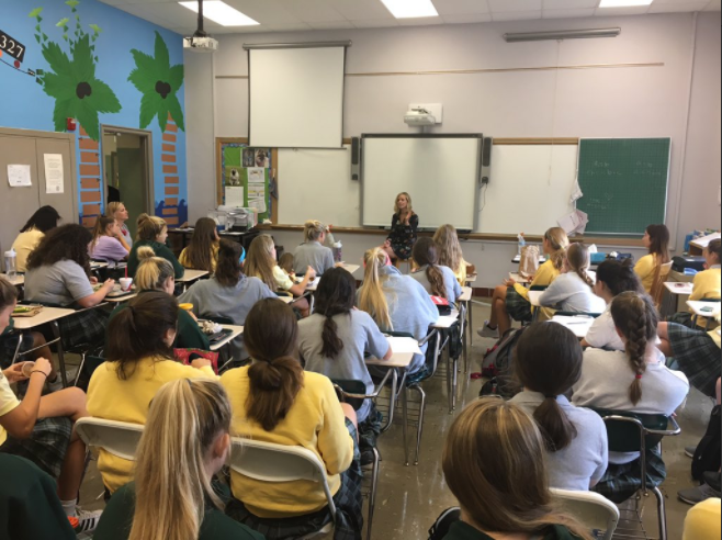 Kristen Page Tomlan, Class of 2006, speaks with St. Joseph Academy students about opening her own company in New York City, Cookie DŌ NYC.  Students heard about how she started the business and got to try samples of her products.  Yum! 