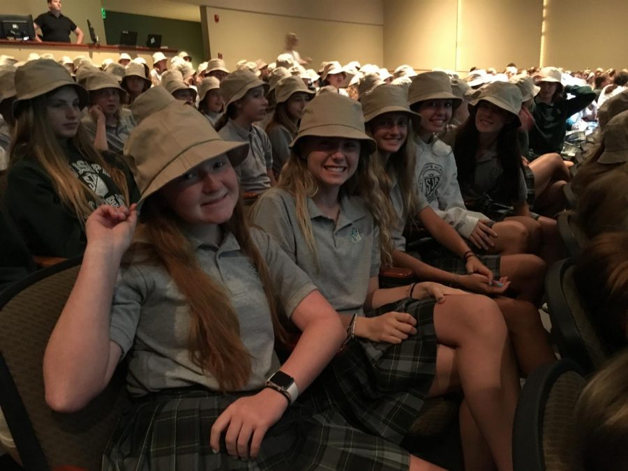 Freshman receive bucket hats during the first day of Welcome Week.