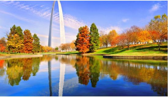 The St. Louis arch in a view of an autumn landscape.