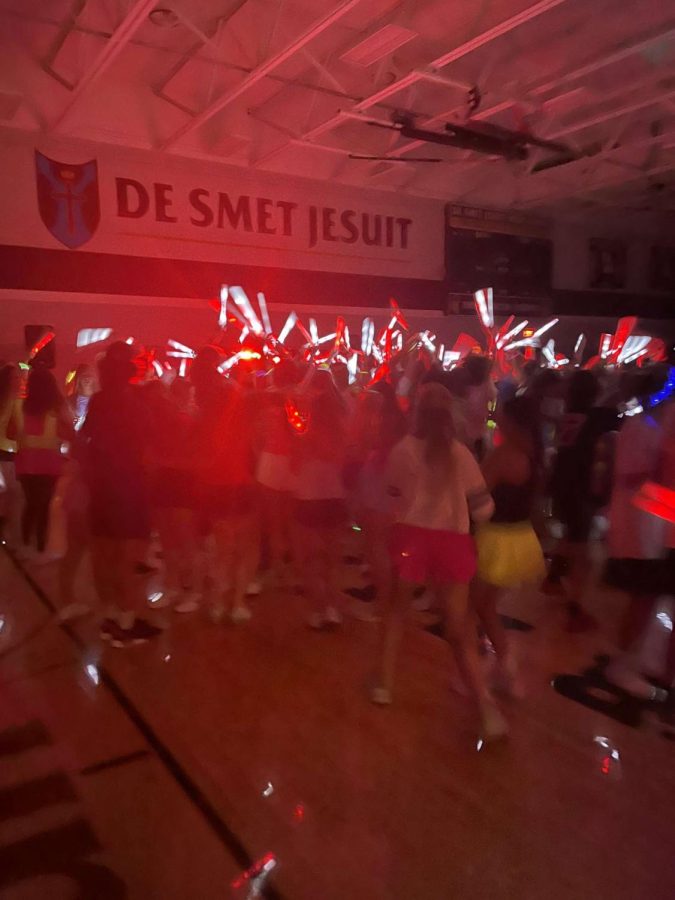 St.+Joe+and+De+Smet+girls+and+boys+dancing+and+having+fun+on+Saturday+the+10th+at+Desmet.