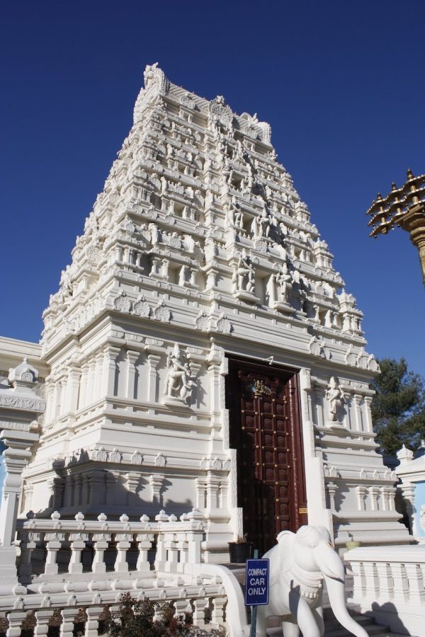 The Hindu temple of St. Louis from the outside