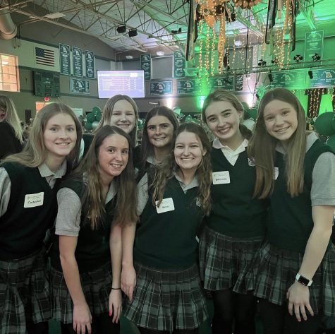 Sophomore students smile at the 2022 SJA Auction. 