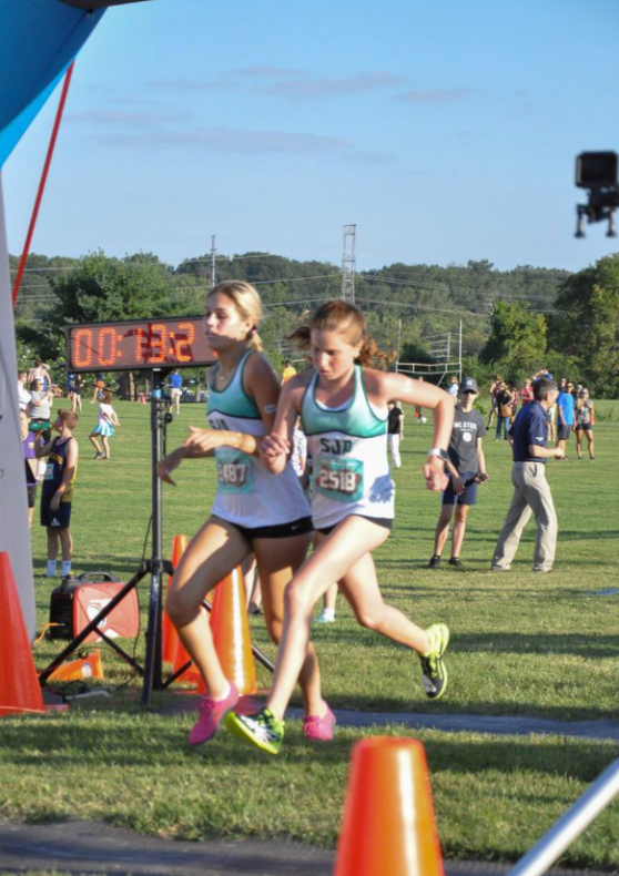 Lucy Rines (27’), right, and Maggie Boedefeld (26’), left, crossing the finish line milliseconds apart. 
