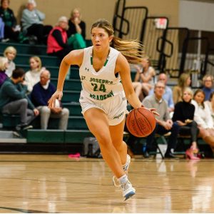 Student-athlete Maddie Hannis '25 drives down the court. 